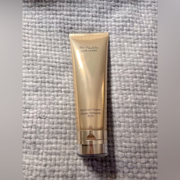 Estee Lauder (Rich Foam Cleanser) 4.2floz Full Size - Picture 1 of 2